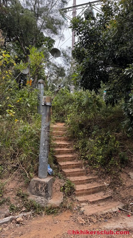 The start of the hike from the west side 