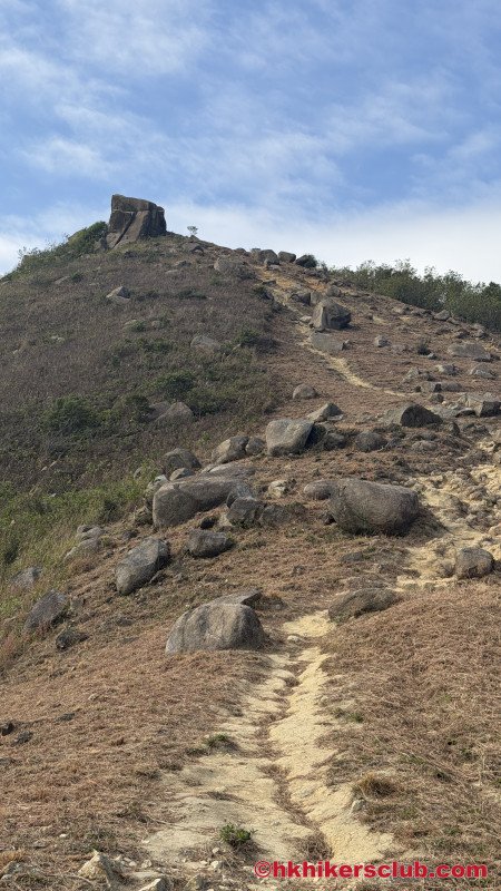 Our next destination after having reached the ridge is to get up to Lau Fa Tung. 