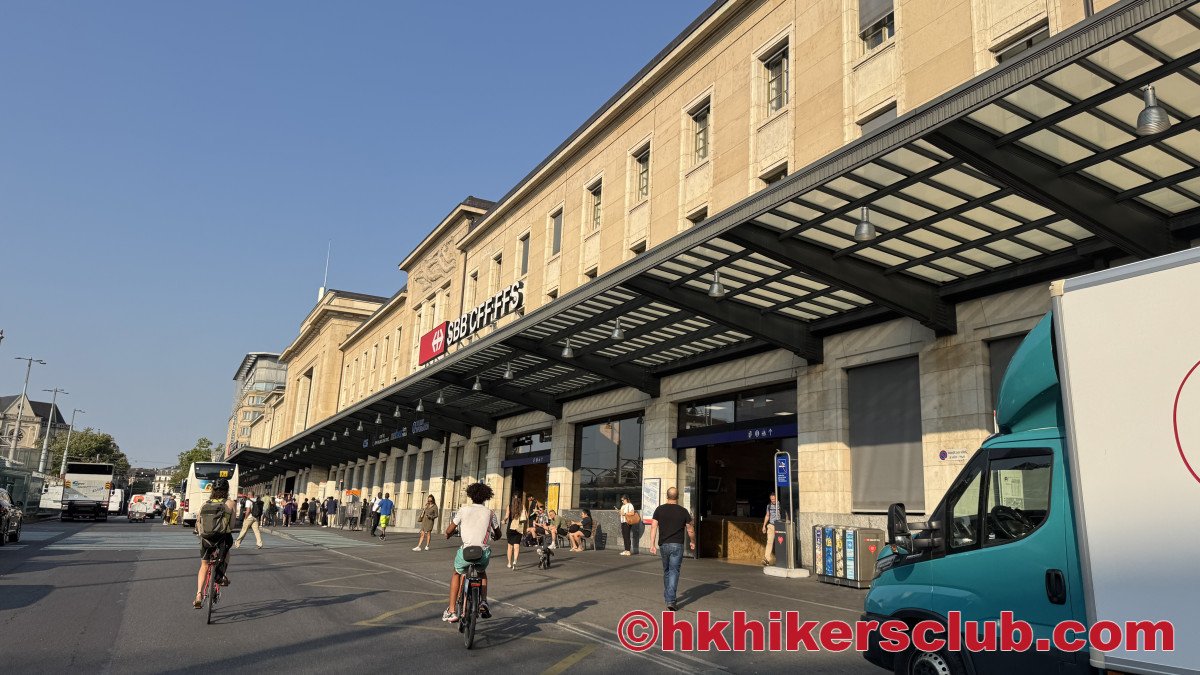 In the heart of Geneva the train station is easily accessible.